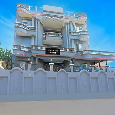 Super Townhouse Vijay Khand Gomti Nagar ラクナウ エクステリア 写真