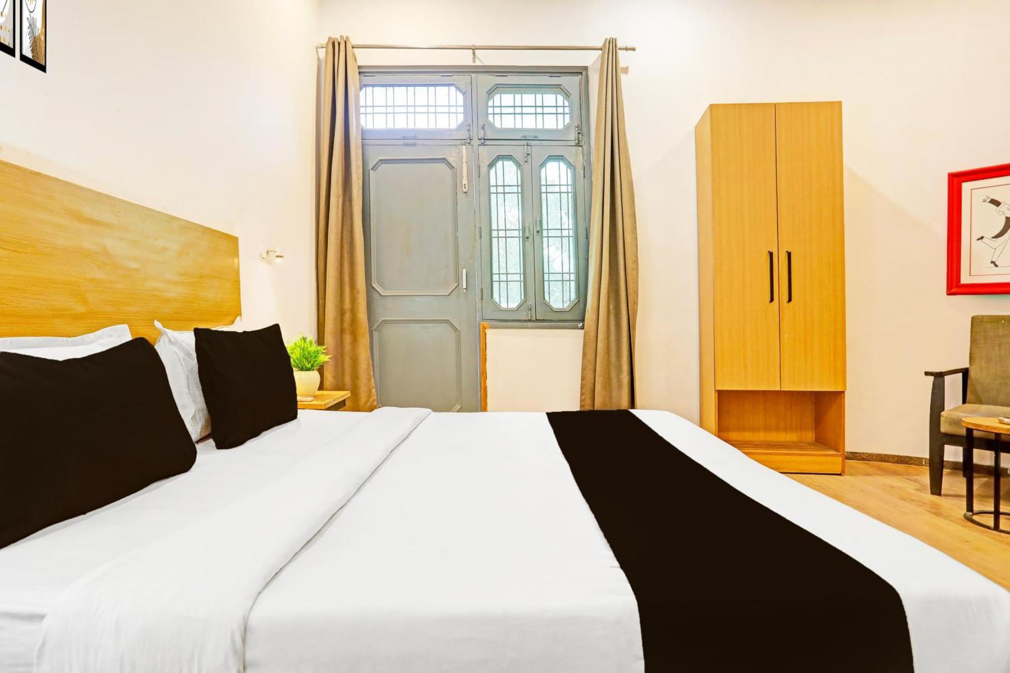 Super Townhouse Vijay Khand Gomti Nagar ラクナウ エクステリア 写真