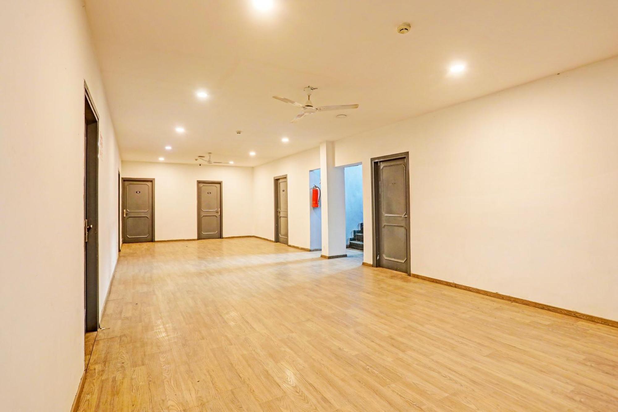 Super Townhouse Vijay Khand Gomti Nagar ラクナウ エクステリア 写真